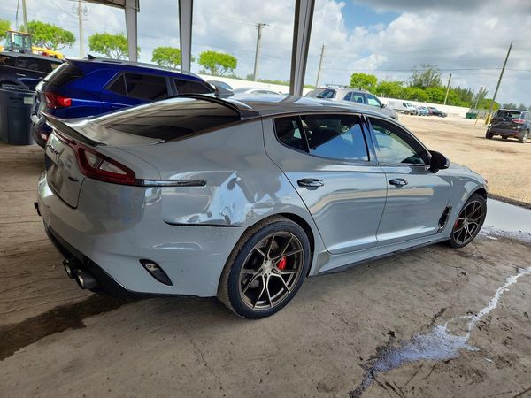 2021 KIA STINGER