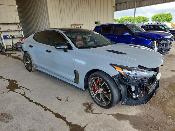 2021 KIA STINGER