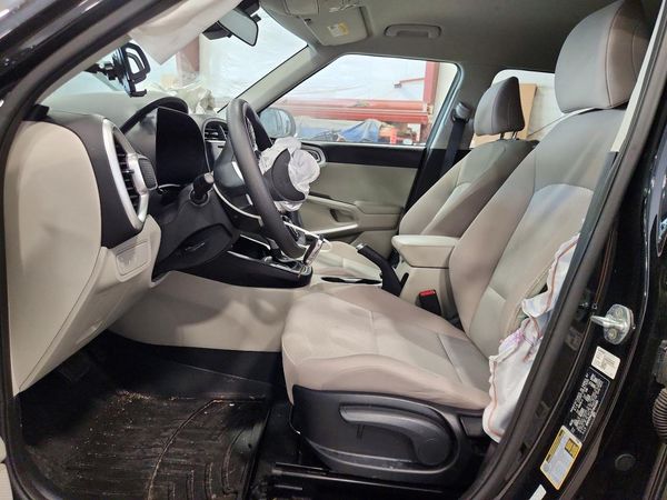 2023 KIA SOUL LX, S