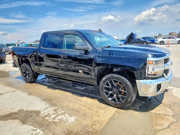 2018 CHEVROLET SILVERADO LT — Passenger 3/4