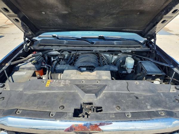 2018 CHEVROLET SILVERADO LT — Engine bay
