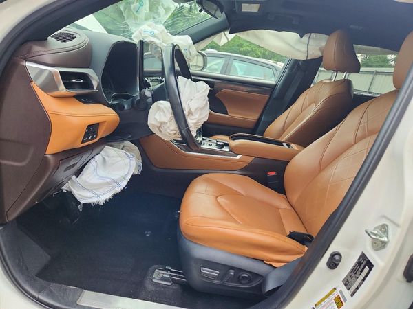 2020 TOYOTA HIGHLANDER Platinum