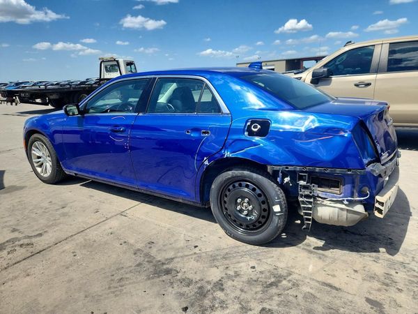 2019 CHRYSLER 300