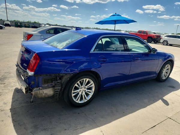 2019 CHRYSLER 300