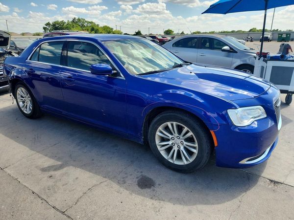 2019 CHRYSLER 300