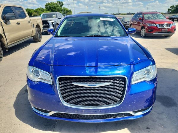 2019 CHRYSLER 300