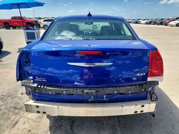 2019 CHRYSLER 300