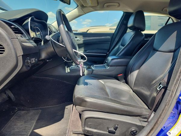 2019 CHRYSLER 300
