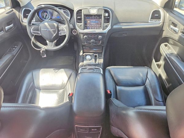 2019 CHRYSLER 300