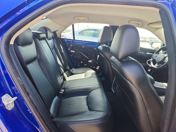 2019 CHRYSLER 300