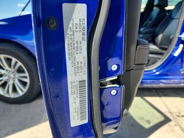 2019 CHRYSLER 300