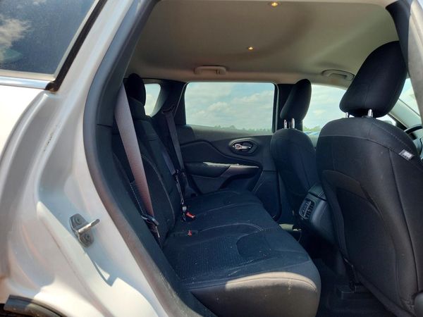 2019 JEEP CHEROKEE LATITUDE FWD