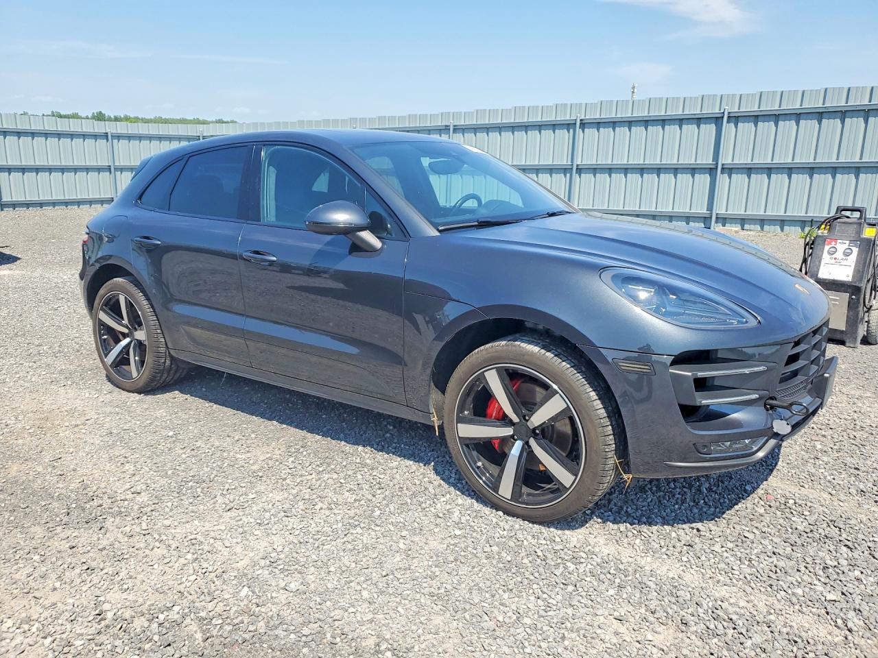 2017 PORSCHE MACAN