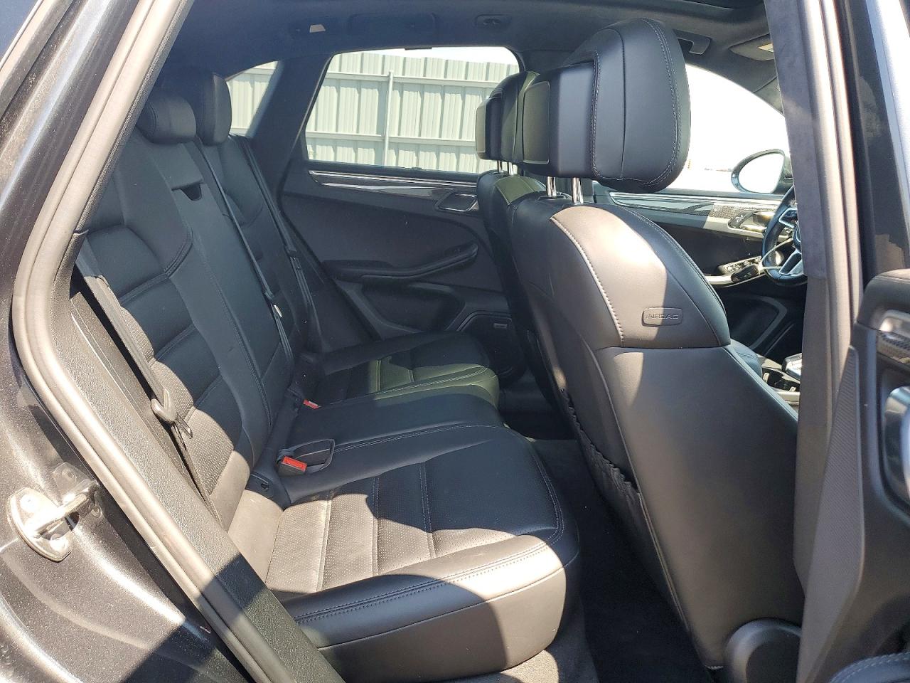 2017 PORSCHE MACAN