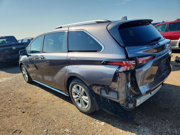 2021 TOYOTA SIENNA Platinum
