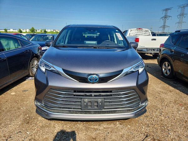 2021 TOYOTA SIENNA Platinum