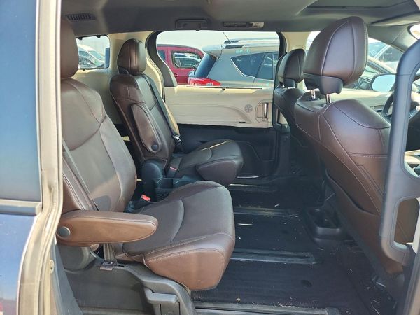 2021 TOYOTA SIENNA Platinum