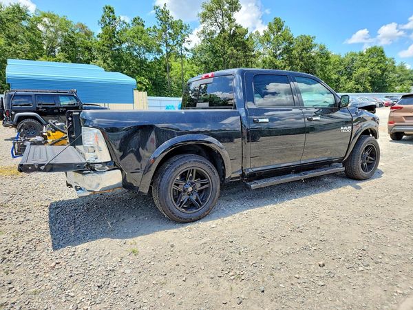 2016 RAM 1500 LARAMIE CREW CAB 4X4