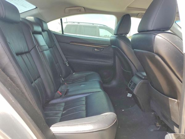 2017 LEXUS ES