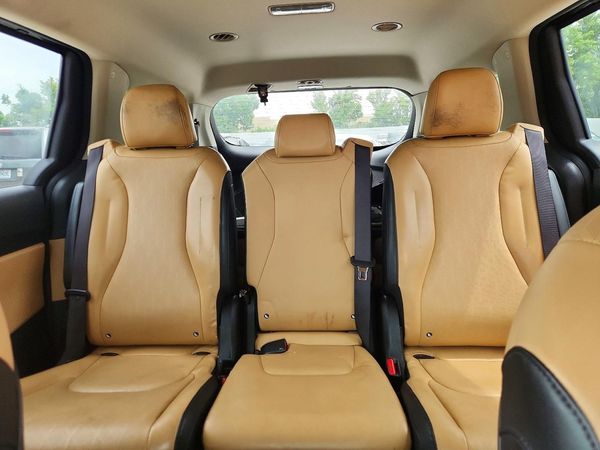 2023 KIA CARNIVAL LX, LX Seat Package