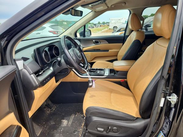 2023 KIA CARNIVAL LX, LX Seat Package