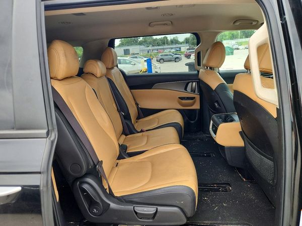 2023 KIA CARNIVAL LX, LX Seat Package