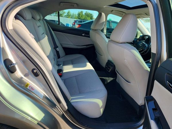 2016 LEXUS IS 300