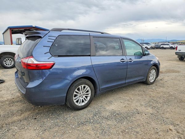 2017 TOYOTA SIENNA