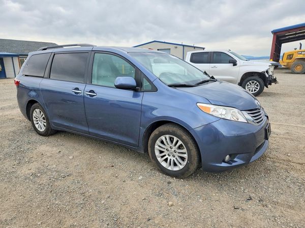 2017 TOYOTA SIENNA