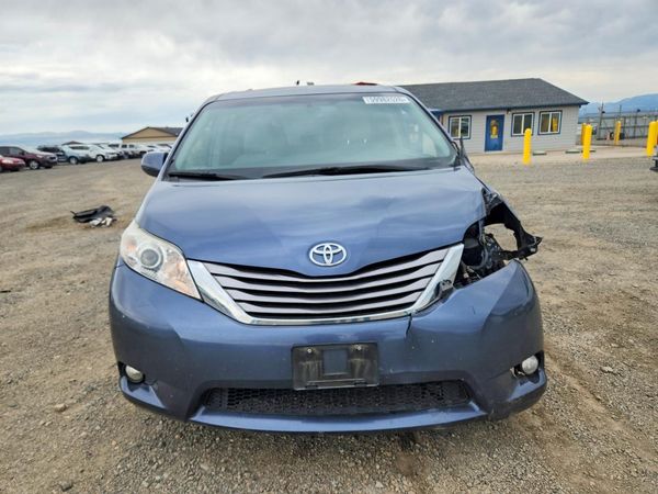 2017 TOYOTA SIENNA