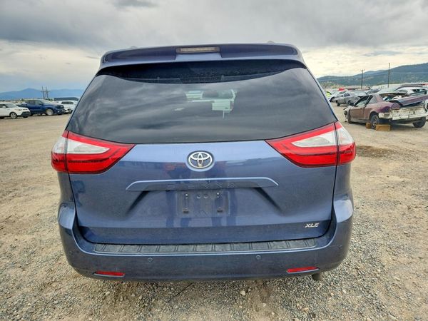 2017 TOYOTA SIENNA