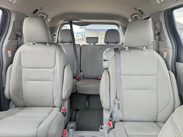 2017 TOYOTA SIENNA