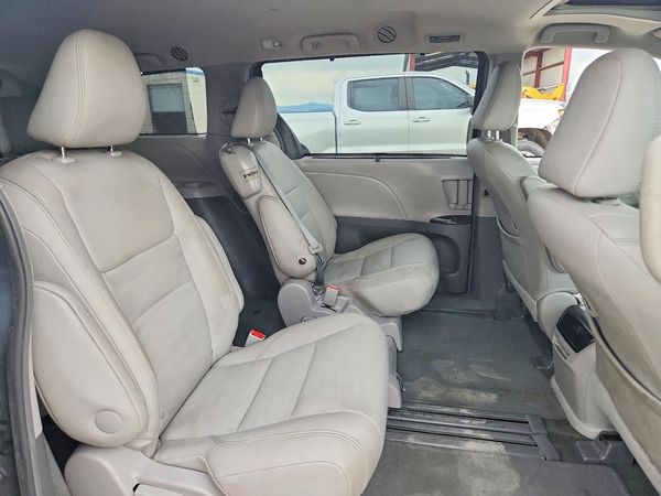 2017 TOYOTA SIENNA