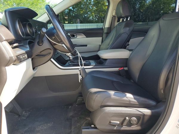 2022 KIA CARNIVAL LX, LX Seat Package