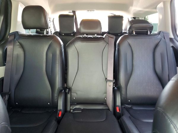2022 KIA CARNIVAL LX, LX Seat Package