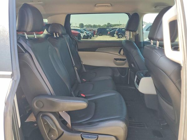 2022 KIA CARNIVAL LX, LX Seat Package