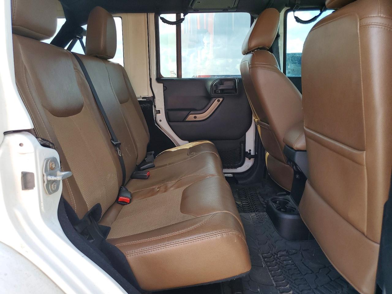 2016 JEEP WRANGLER UNLIMITED SAHARA 4X4