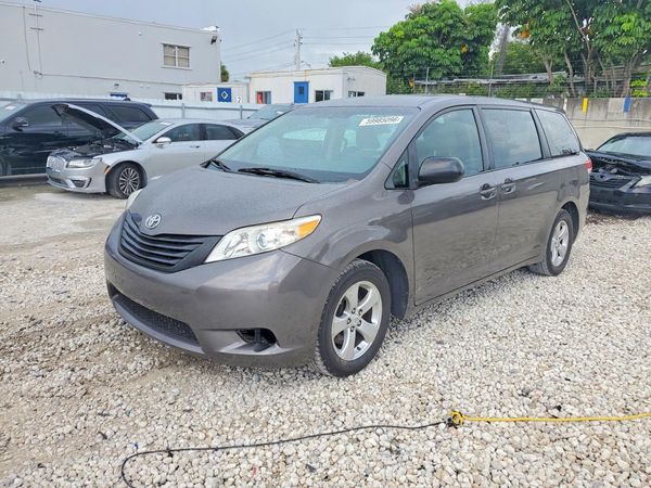 2012 TOYOTA SIENNA