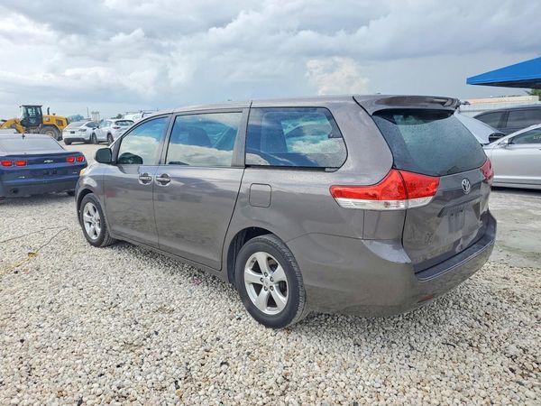 2012 TOYOTA SIENNA