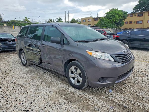 2012 TOYOTA SIENNA