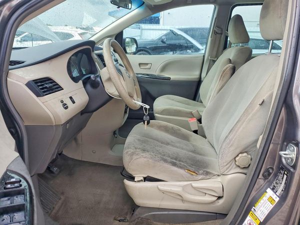 2012 TOYOTA SIENNA
