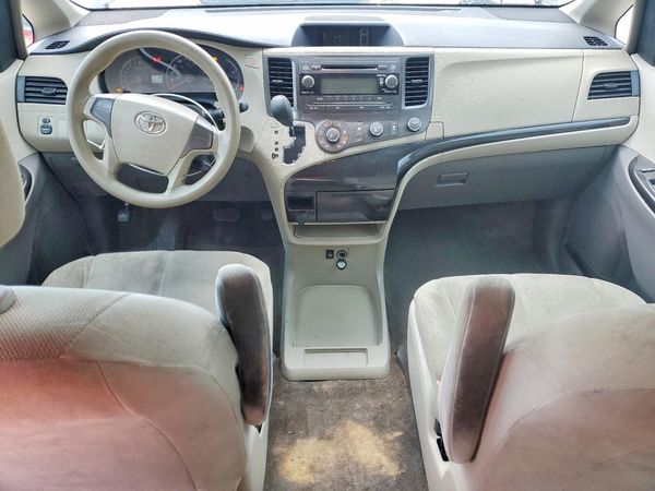 2012 TOYOTA SIENNA