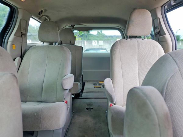 2012 TOYOTA SIENNA