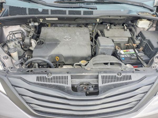 2012 TOYOTA SIENNA