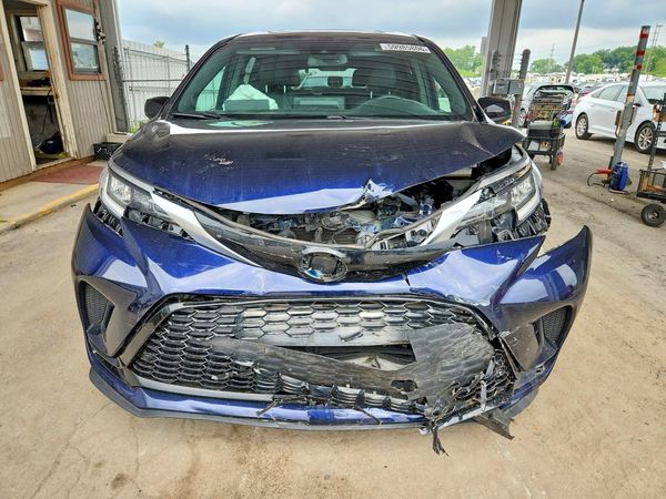 2021 TOYOTA SIENNA XSE Plus Package — DIRF