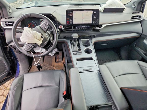 2021 TOYOTA SIENNA XSE Plus Package — CKPT