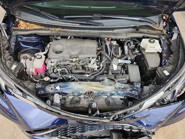 2021 TOYOTA SIENNA XSE Plus Package — Engine bay