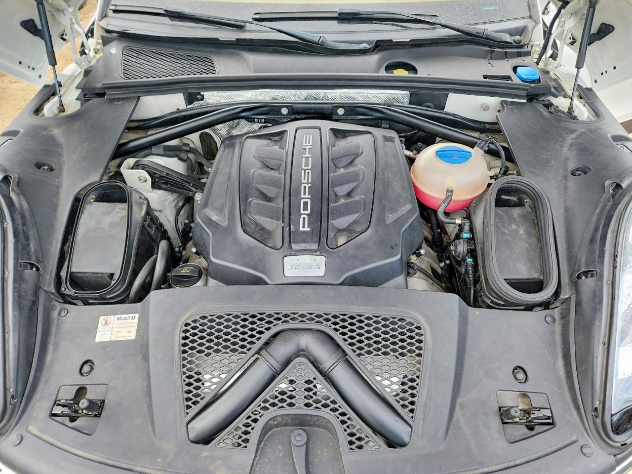 2015 PORSCHE MACAN