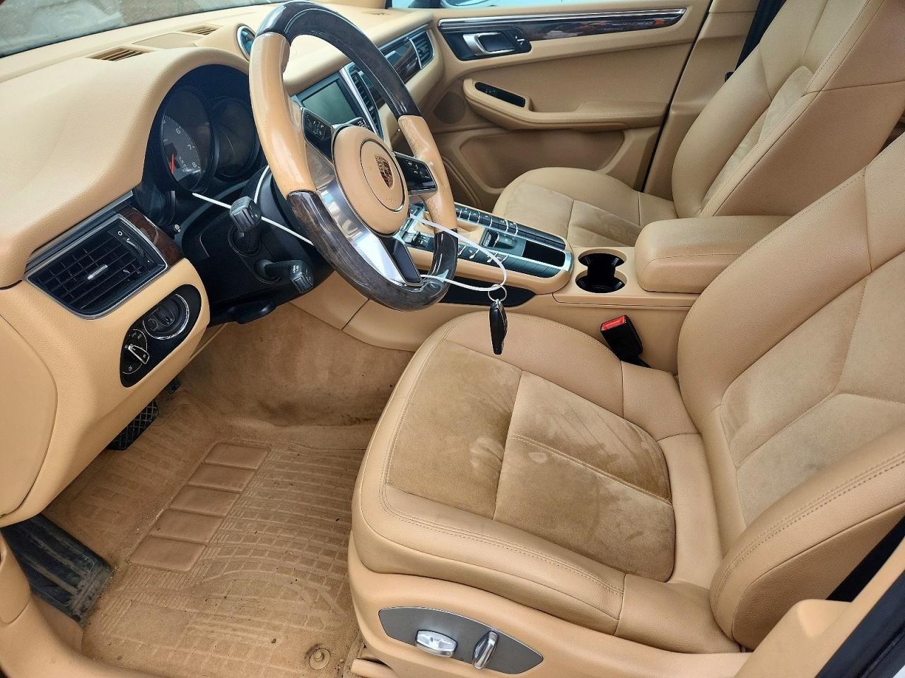 2015 PORSCHE MACAN