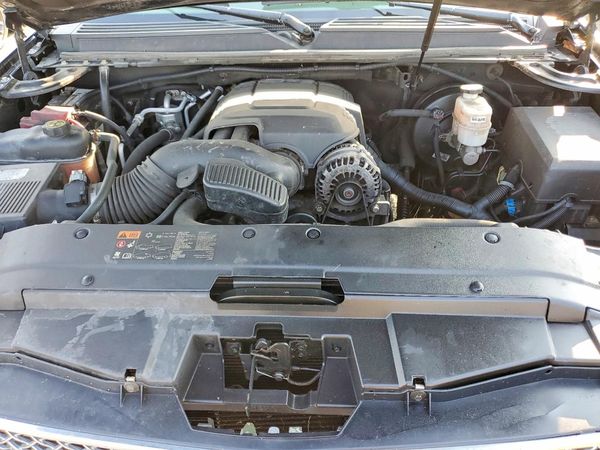 2014 CHEVROLET TAHOE LT — Engine bay